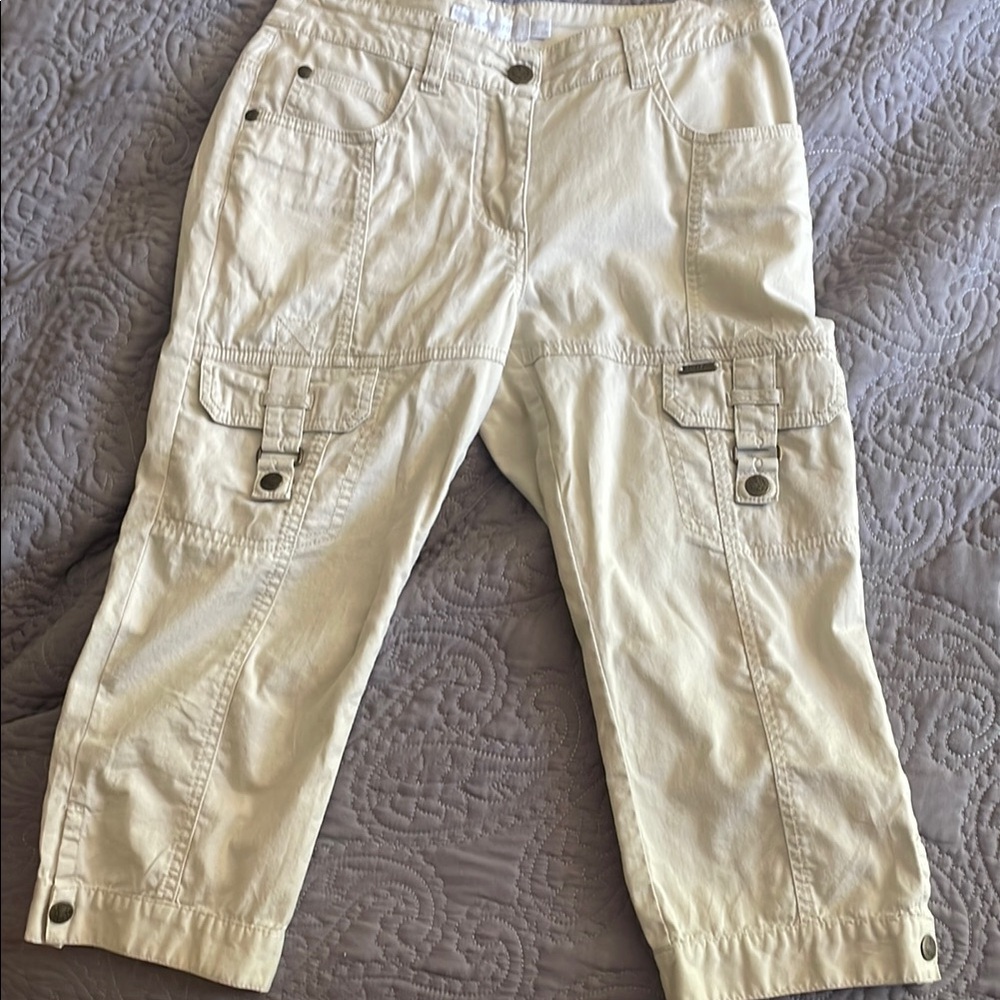 Daily Sport cream golf capri pants